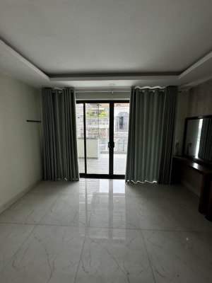 cho thuê nhà 740/ sư vạn hạnh q. 10 (vạn hạnh mall) dt: 4x20 trệt 3 lầu, 5 phòng + st