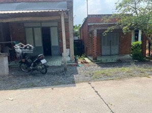 bán đất tặng kèm căn nhà cấp 4(dt101m) giá 1ty250tr.sổ hồng riêng xã phước thạnh.lh xem