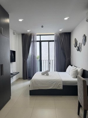 căn hộ dịch vụ 1pn 35m2 full nt ban công ngay lê quang định gần chợ bà chiểu giáp q3 phú nhuận