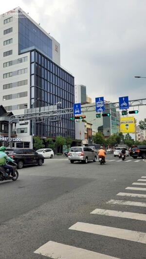 Bán tòa VP MT Nguyễn Văn Trỗi - ngang lớn 11m (Hầm +10 tầng)HĐT: 300tr/th - Gía: 148 tỷ