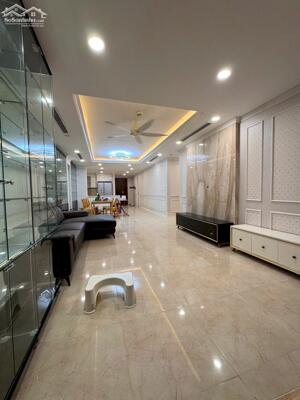 Bán Chung Cư Tân Hoàng Minh - 36 Hoàng Cầu, CC Cao Cấp 3 Ngủ, Tầng 1105, DT: 142m, Giá: 17.9 Tỷ