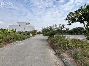 Bán đất TĐC Sân Bay – Tràng Cát view bãi đỗ xe dt 67,14m2 đường và vỉa hè rộng 12m.