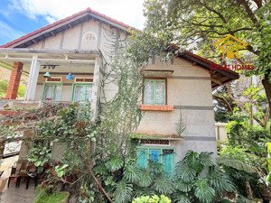 bán căn nhà xưa góc 2 mặt tiền yesin đà lạt, cách hồ xuân hương chỉ 1km