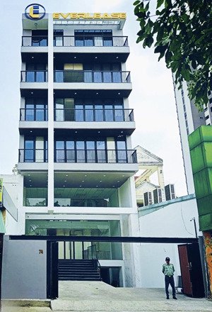 gấp!!! nhà chính chủ mặt tiền đường bến vân đồn quận 4