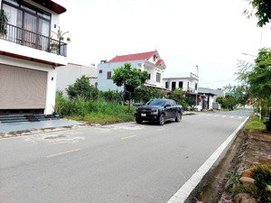 bán 90m2 đất trung minh sau toyota hoà bình. trục chính, đối diện vườn hoa. kinh doanh tốt.