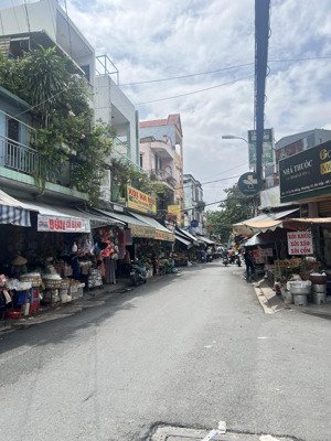 cho thuê nhà mặt tiền chợ. kinh doanh lê thị hồng p17 gv. vị trí buôn bán sầm uất nhất tuyến đường