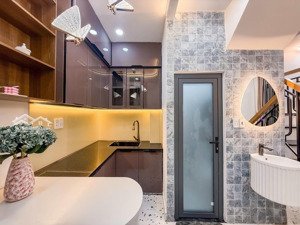 nhà mới đẹp - full nội thất - trần khắc chân - 3,5x9m - trệt lầu - 3pn 2wc - 16 triệu tl 