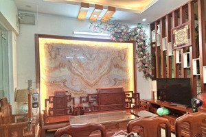 bán nhà đẹp ở phố trần bình với mặt tiền 5m. vị trí đẹp vài bước ra đường lớn. ô tô đỗ cổng