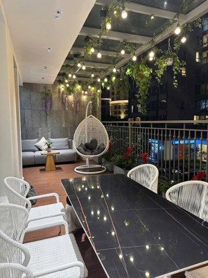 cho thuê căn 4pn cực vip có 30m2 khoảng sân vườn riêng.full nội thất đẹp. lh: 