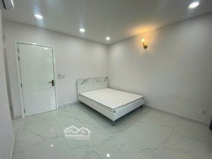 cho thuê nhà phố full nội thất, 3 pn, lavila kiến á, giá 23tr/1 tháng bao phí ql ( chủ)