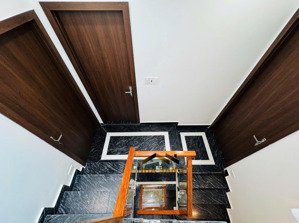 nhà riêng hồ sen, cách mặt đường hồ sen vài bước chân