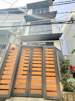 bán nhà hẻm thông sát phạm văn đồng - nguyễn xí bình thạnh 3.55 tỷ 20m2, 3 lầu, 2pn 3wc