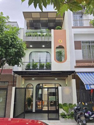 chính chủ ngộp bán nhà 3 tầng 5x20m. cho thuê nguyên căn 17tr/th. nguyễn cửu phú. có góp