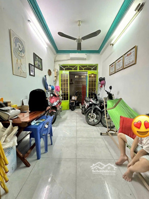 trần hưng đạo quận 5, dt 38m2 3 tầng 4pn hoàn công, sát mặt tiền