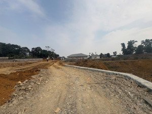 bán lô góc 2 thoáng, làn 2 quốc lộ 21, cách cổng đh quốc gia 5 phút di