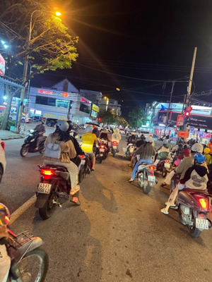 nhà 3 tầng 9phòng thu nhập ổn định mt ngô thì nhậm gần đầu đường tôn đức thắng .