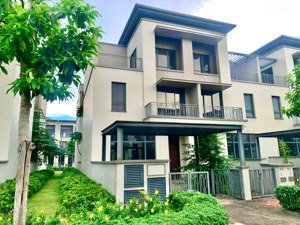 nhà phố góc swanpark 1 trệt 2 lầu (đẹp như hình), vị trí thoáng mát cạnh công viên, giá full 5.2 tỷ