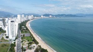 bán khách sạn mặt tiền đường hoàng diệu, cách biển 300mét.