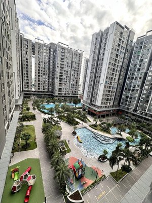 giá tốt cuối năm 2025. căn 2pn_view hồ bơi_có ban cong_đã có sổ