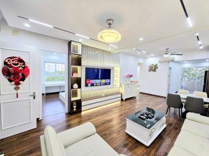 bán căn hộ ct20 kđt việt hưng long biên, căn góc 102m2, 3pn, 2wc ban công đn mát mẻ