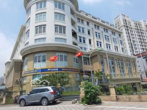 bán căn hộ dịch vụ cao cấp 100m2 .mặt phố lạc long quân gần lottemart võ chí công - cv nước hồ tây