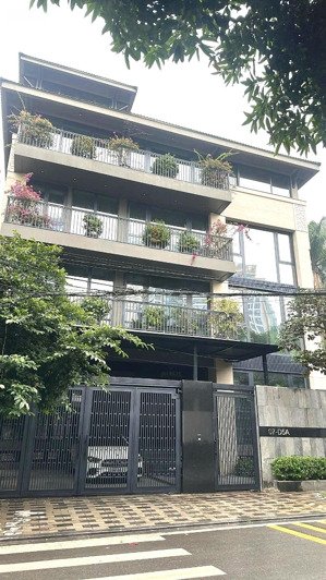 bán nhà mặt phố từ hoa - 380m2 - 12m mặt tiền - 6 tầng thang máy- view trực tiếp hồ tây