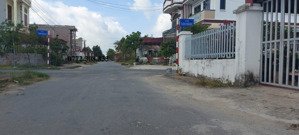 cần bán gấp 210m2 ngang 10m, mặt đường tân hợp, tân thành, dương kinh.