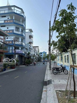 chủ ddang ngộp cần bán gấp nhà mặt tiền kinh doanh sầm uất tỗng dien tích sử dụng 144m2