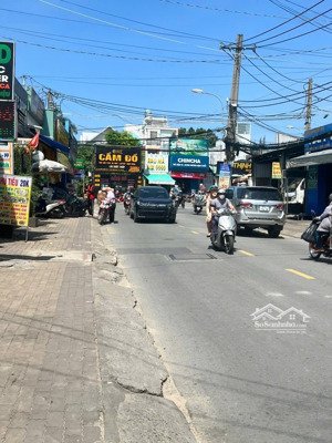 bán nhà mặt tiền đường đình phong phú.diện tích đất 155m,4 phòng ngủ 3 tiled .nhà 2 tầng đúc full.