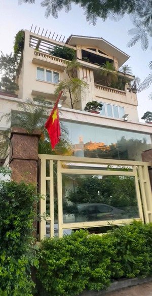 bán biệt thự d3 vườn đào - hàng xóm lotte tây hồ - 300m2 - 16m mặt tiền - vị trí đắc địa - cực hiếm