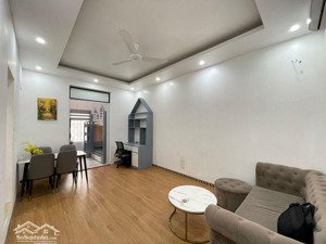 tập thể trần hưng đạo , thoáng đẹp, full nội thất, ô tô đỗ chân cầu thang