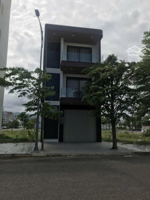 bán gấp nhà 1 trệt + 2 lầu (5mx18,8m) gần chợ bờ ngựa, nhà đang cho thuê 12tr/tháng. giá 1,25 tỷ.