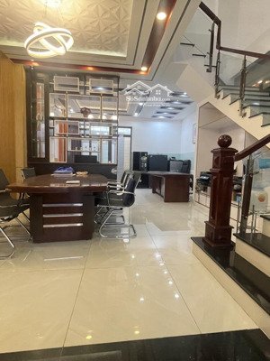 nhà hẻm xe hơi - 4x18 - ngay trung tâm - chỉ nhỉnh 6 tỷ