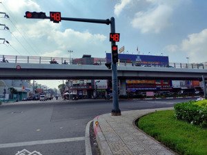 bán gấp nhà ngay hồng bàng - ba tháng hai - cầu cây gõ 30m2- 3 tầng - chỉ 5 tỷ. xe hơi đậu sát nhà