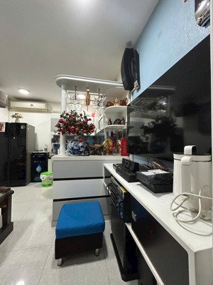 nhà 2 tầng, hẻm xe hơi quang trung, có nội thất - giá: 5,3 tỷ tl