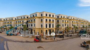 biệt thự phân khu hoàng gia chiết khấu tới 40%. chỉ 50 suất cho nđt nhanh tay. lh ngay 