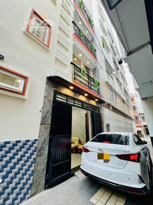 nhà tặng nội thất hxh 4x10 nguyễn kiệm phường 9 phú nhuận