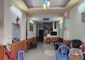 cho thuê nhà ngay phan xích long, các phòng đều có ban công ưu tiên ở và văn phòng