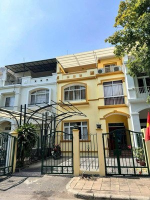 bán biệt thự hưng thái 1 phú mỹ hưng 7x18m, khu compound cao cấp, giá tốt