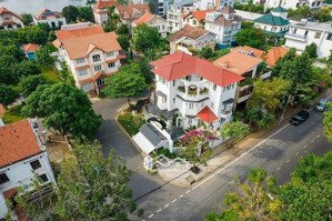 bán biệt thự nguyễn văn hưởng - góc 3 mặt tiền dt: 20m x 26,5m - hồ bơi sân vườn - 530m2