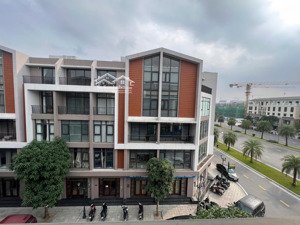 bán 3 căn shophouse góc 267m2 đang có dòng tiền cho thuê 150tr tại vin 3, lh: 