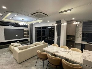 bán căn hộ mặt phố vũ phạm hàm - diện tích 145m2 - thiết kế 4 phòng ngủ full đồ đẹp - giao nhà ngay