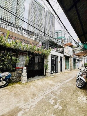 nhà 2 lầu hẻm đường huỳnh tấn phát , phường tân phú , quận 7, dt 76m2 (4m x 21 ) chỉ 6,6 tỷ shr