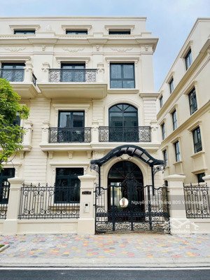 biệt thự phân khu đảo vua chiết khấu tới 40%. chỉ 50 suất cho nđt, hết 50 suất tăng giá7,5% vào giá