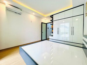 bán căn hộ chung cư hoàng quốc việt cầu giấy 2n 2wc full đồ nhỉnh 4 tỷ xíu xíu