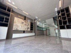 siêu phẩm phố ngọc trì lô góc ô tô vào nhà gara riêng