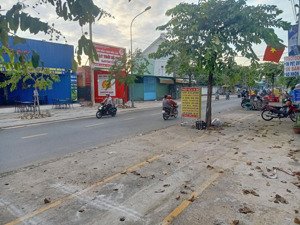 nhà bán 80 m2 nhỉnh 6 tỷ, huỳnh thị hai, hẻm xe hơi, lh ngà nhà phố hỗ trợ xem nhà trực tiếp.