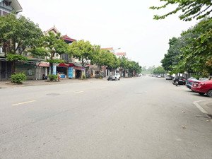 bán đất phúc lợi gần ngay sát đường lớn dt 57m mt: 4m giá 9tỷ (có thương lượng )