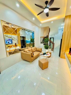 chính chủ bán nhà tại ỷ la - dương nội : lô góc, ngõ thông, full nội thất 45 m, 4 tầng giá 8 tỷ