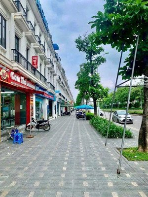 cần tiền bán căn lk embassy 120m2 đường 60m. giá bán nhanh 63 tỷ. có tl